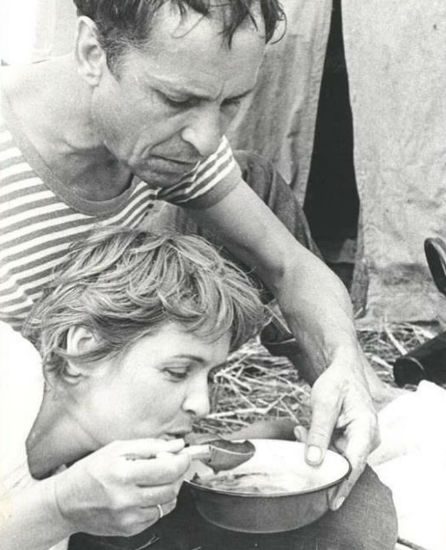 Ада Роговцева растрогала редким кадром с мужем: "20 лет живу без Кости"