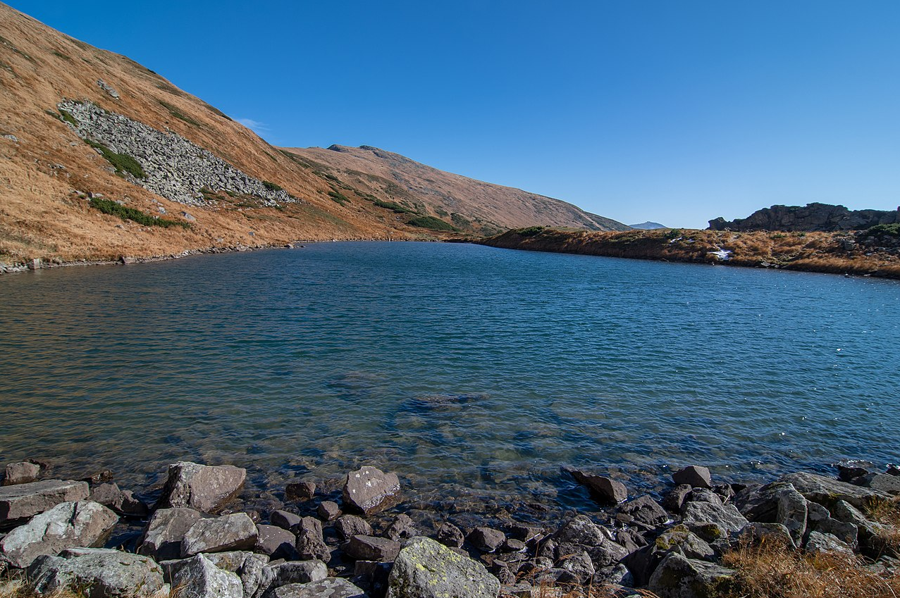 "Синє око Карпат". Чим унікальне озеро Бребенескул і як до нього дістатись (фото, відео)
