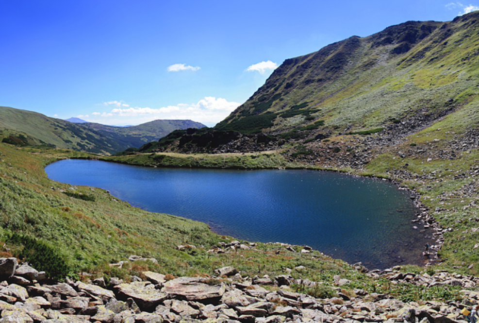 "Синє око Карпат". Чим унікальне озеро Бребенескул і як до нього дістатись (фото, відео)