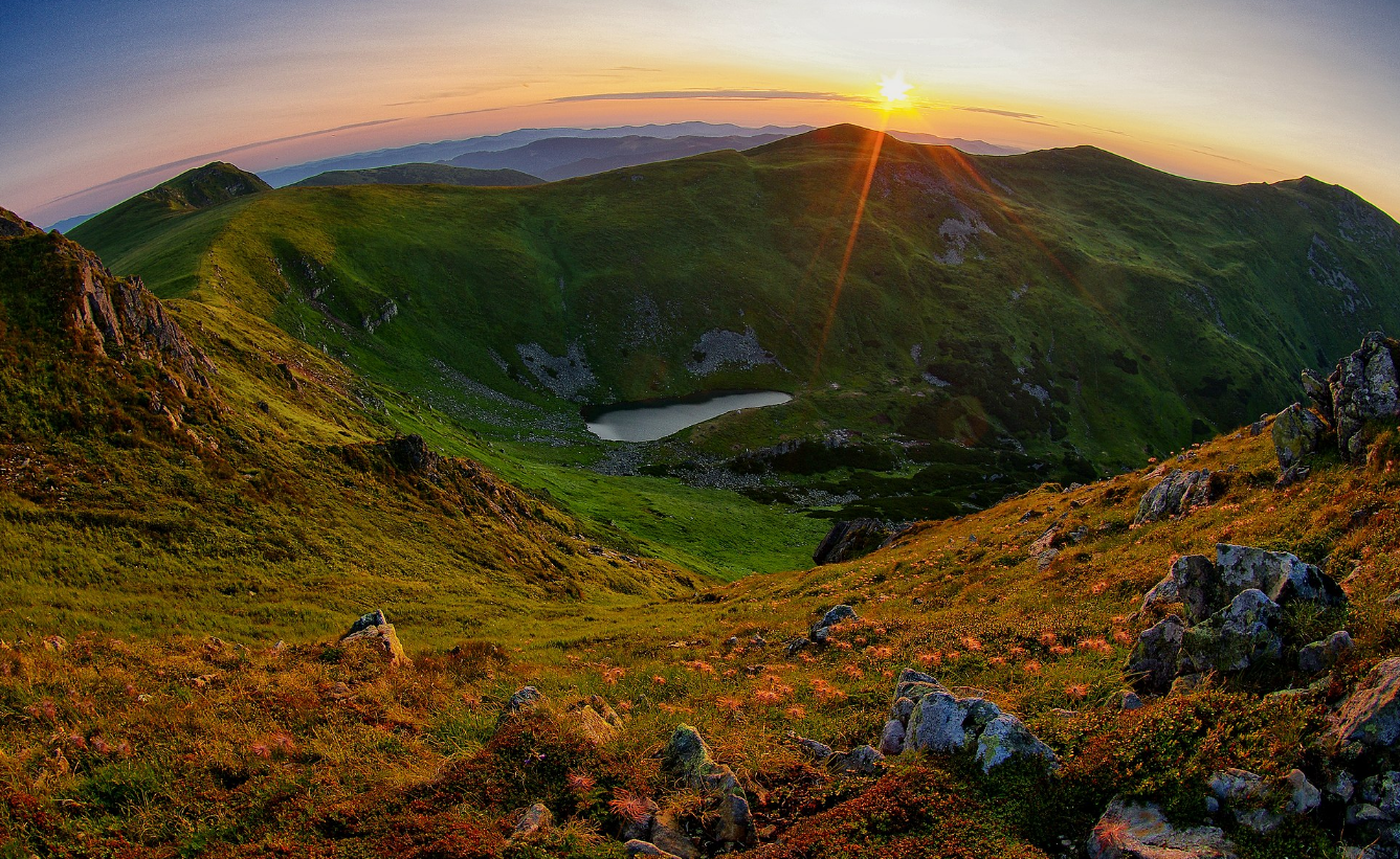"Синє око Карпат". Чим унікальне озеро Бребенескул і як до нього дістатись (фото, відео)