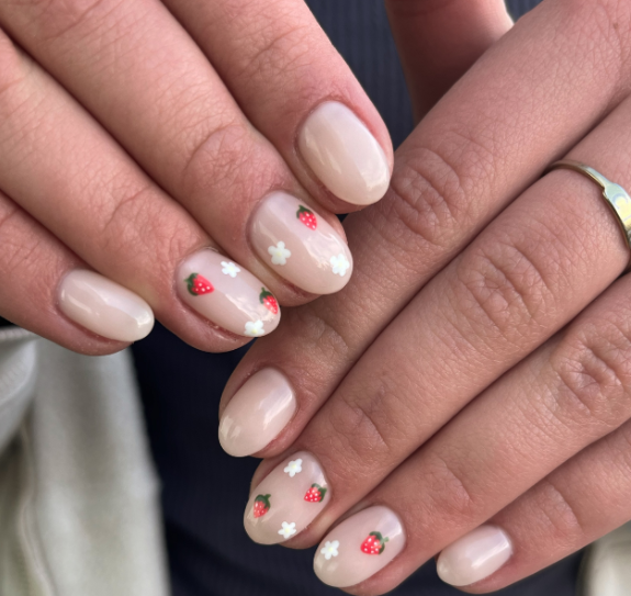 5 ідей трендового манікюру на короткі нігті. "Дорогі" дизайни для будь-якого віку