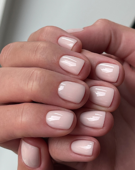 5 ідей трендового манікюру на короткі нігті. "Дорогі" дизайни для будь-якого віку