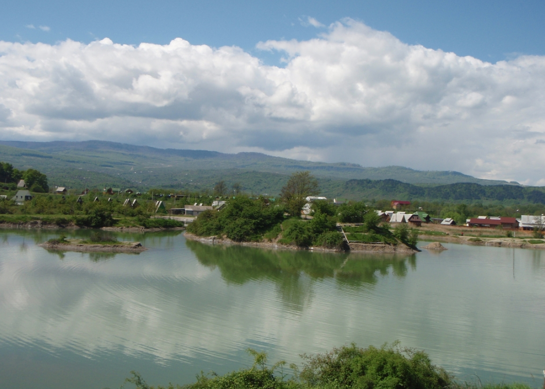 Літні мандри. 5 кращих озер Закарпаття для безпечного відпочинку з дітьми
