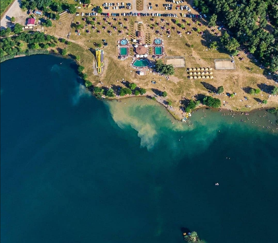 Літні мандри. 5 кращих озер Закарпаття для безпечного відпочинку з дітьми