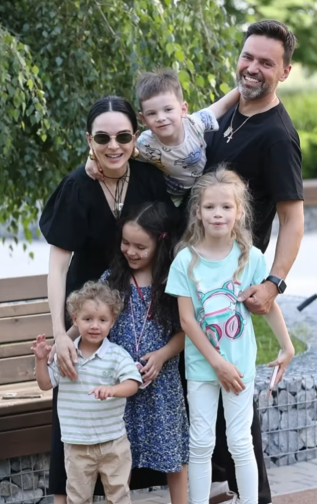 Мірошниченки щемливо привітали названого сина з днем народження. Торт та 200 повітряних куль (відео)