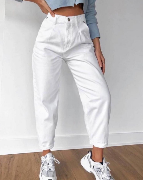 Ідеально на літо та осінь. Які штани приховають зайве та візуально подовжать ніжки