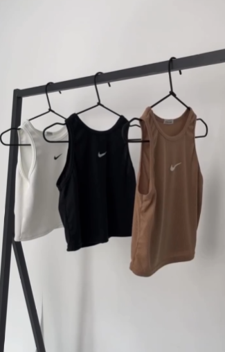 Це точно не дрес-код. 5 речей, які не слід вдягати в офіс