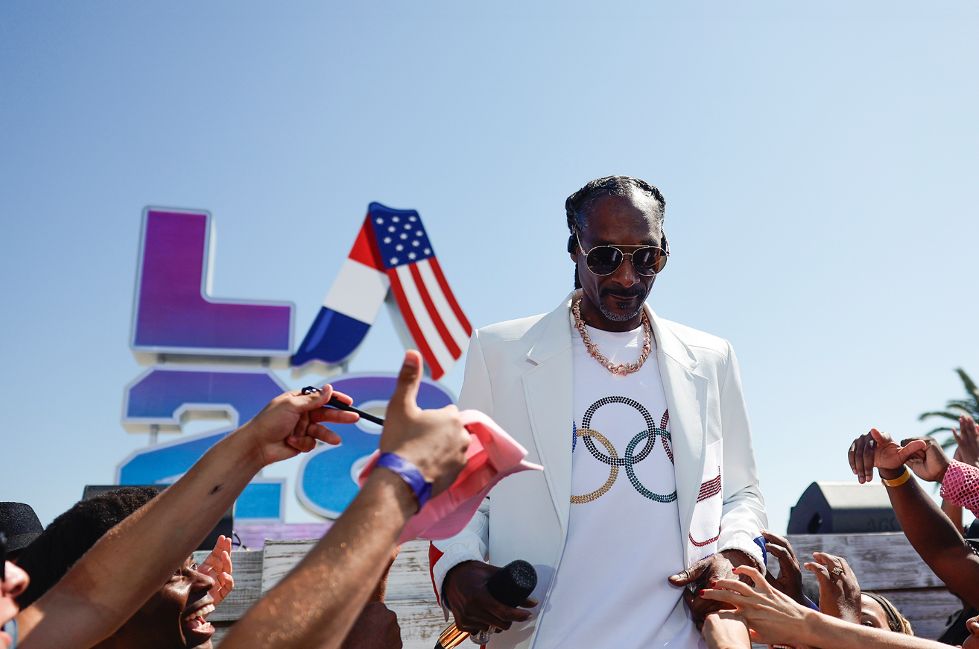 Билли Айлиш и Red Hot Chili Peppers феерично закрыли Олимпийские игры (видео)