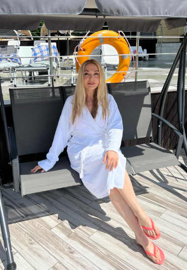 "Русалка": 57-річна Сумська показалася в бікіні (фото)