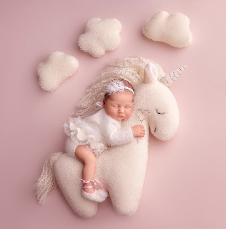 Кот і Татарінцева довели до сліз кадрами з маленькою донечкою: "Наше котенятко"