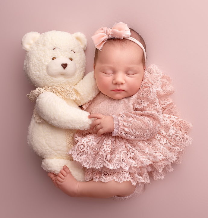 Кот і Татарінцева довели до сліз кадрами з маленькою донечкою: "Наше котенятко"