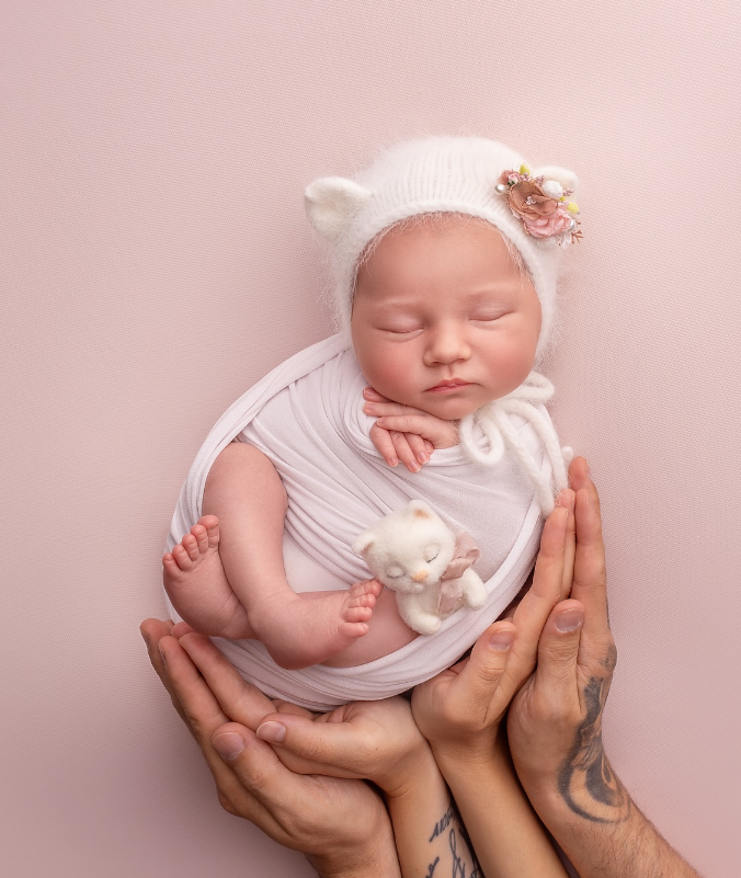 Кот і Татарінцева довели до сліз кадрами з маленькою донечкою: "Наше котенятко"