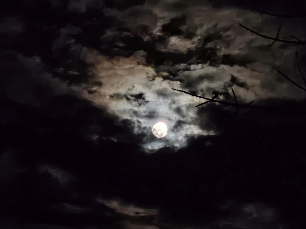 Над Україною - "Осетровий" Місяць. Неймовірні фото рідкісного явища