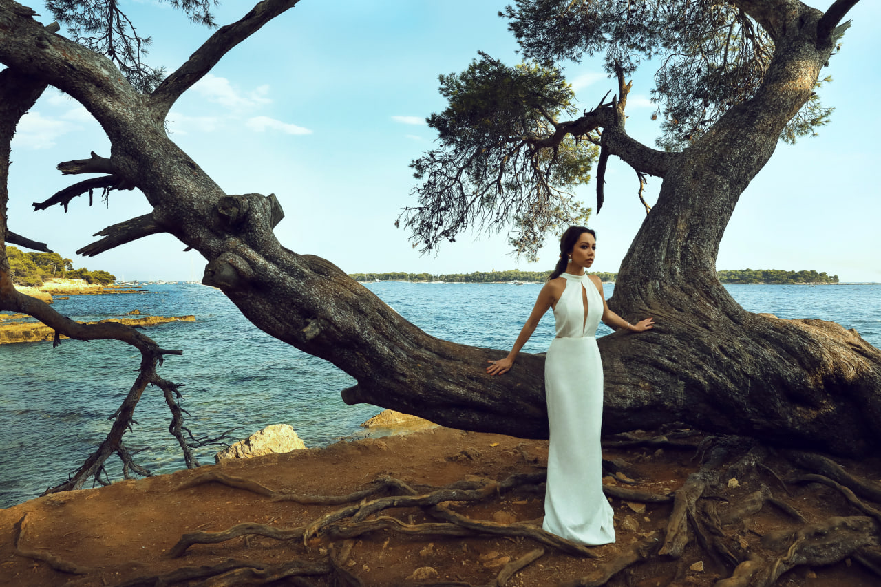 Кухар показалася у весільній сукні на тлі чуток про розлучення: "Такою нареченою я ще не була"