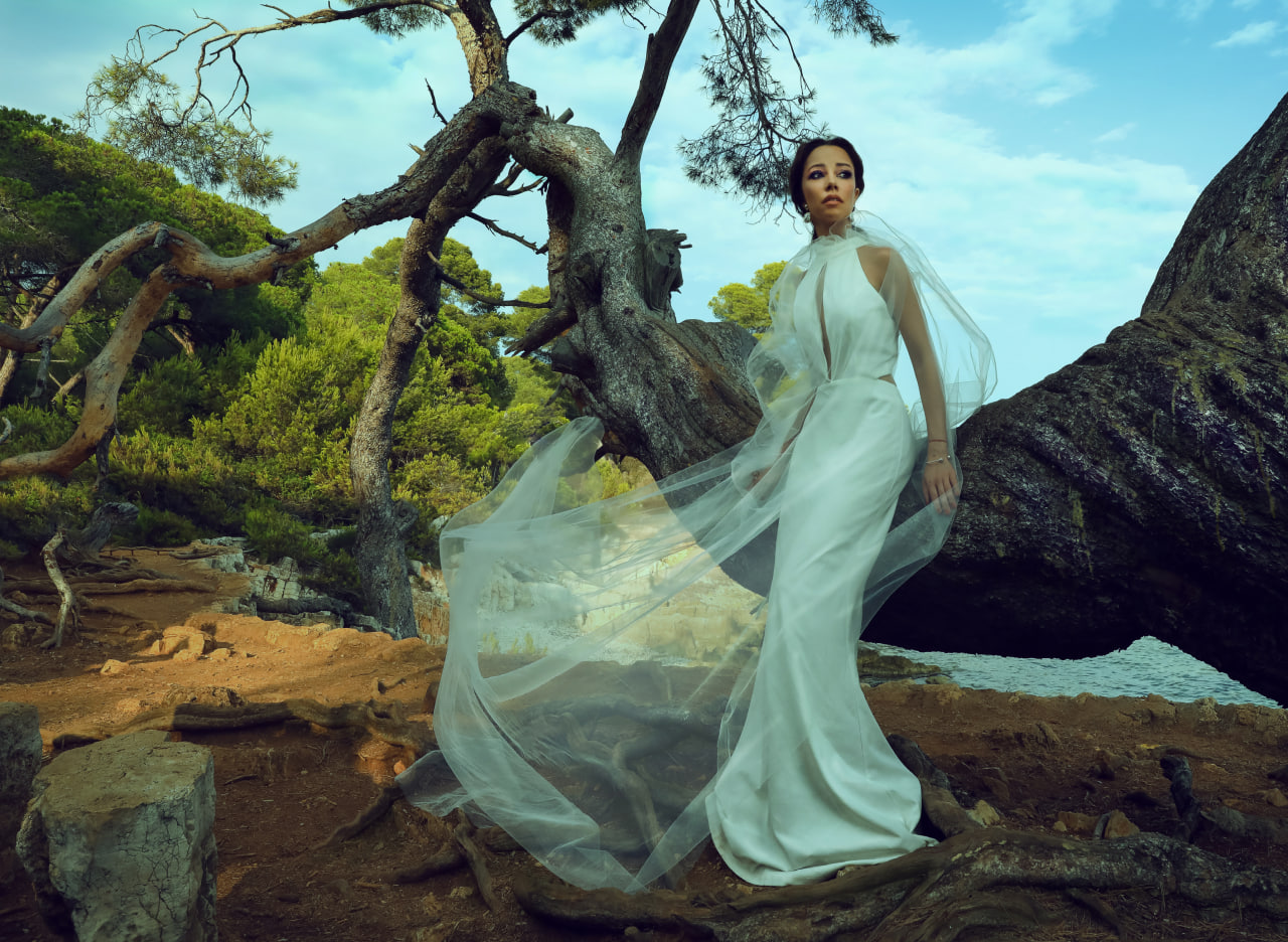 Кухар показалася у весільній сукні на тлі чуток про розлучення: "Такою нареченою я ще не була"