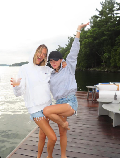 50-летняя Виктория Бекхэм очаровала "честными" фото в мини-шортах