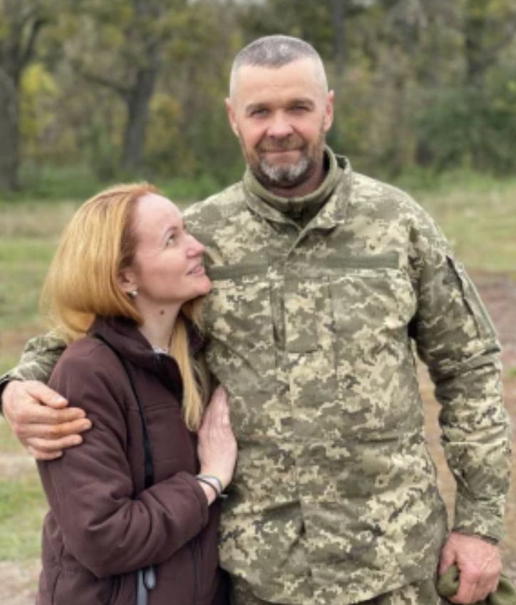 "Між небом і землею". Як українці шукають родичів, які зникли безвісти на війні