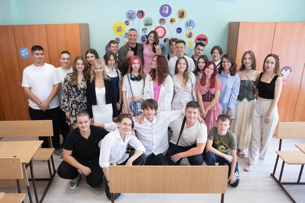 Кличко відвідав відновлений ліцей, що на початку війни постраждав від російської ракети