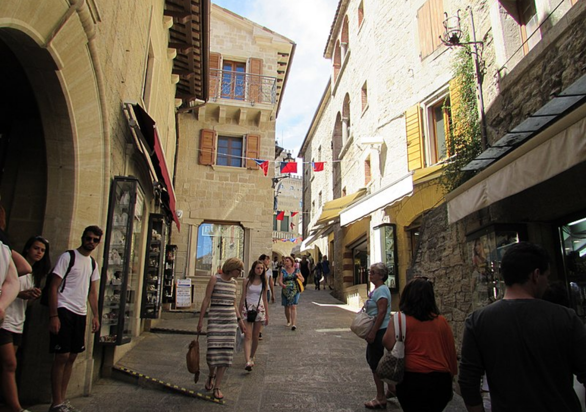 У популярній серед туристів країні Європи введено надзвичайний стан: подробиці