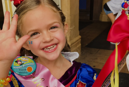 Зірка серіалу "Всі жінки - відьми" зачарувала рідкісними кадрами єдиної доньки