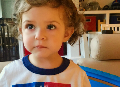 Зірка серіалу "Всі жінки - відьми" зачарувала рідкісними кадрами єдиної доньки