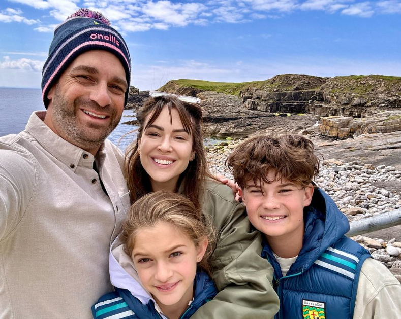 Зірка серіалу "Всі жінки - відьми" зачарувала рідкісними кадрами єдиної доньки