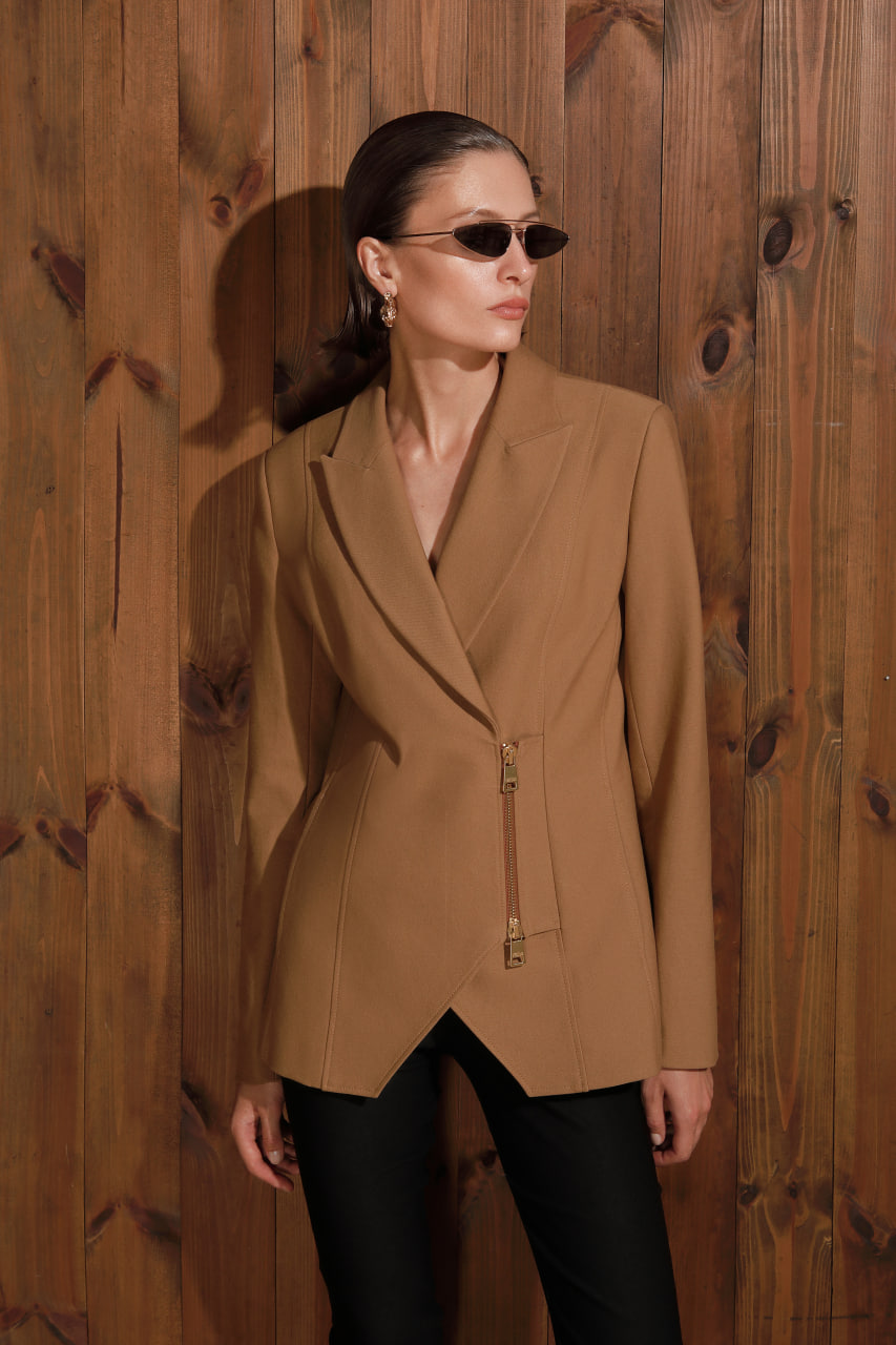 Андре Тан випустив колекцію "Нова сторінка". Дивіться, що будуть носити модниці восени та взимку