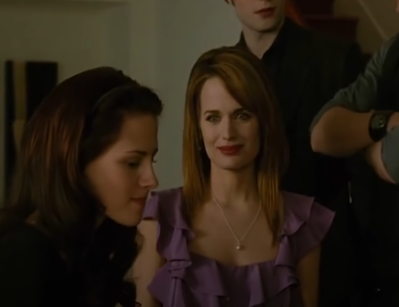 Як зараз виглядає актриса, яка зіграла Есмі Каллен у "Сутінках". Не старіє, немов вампір (фото)