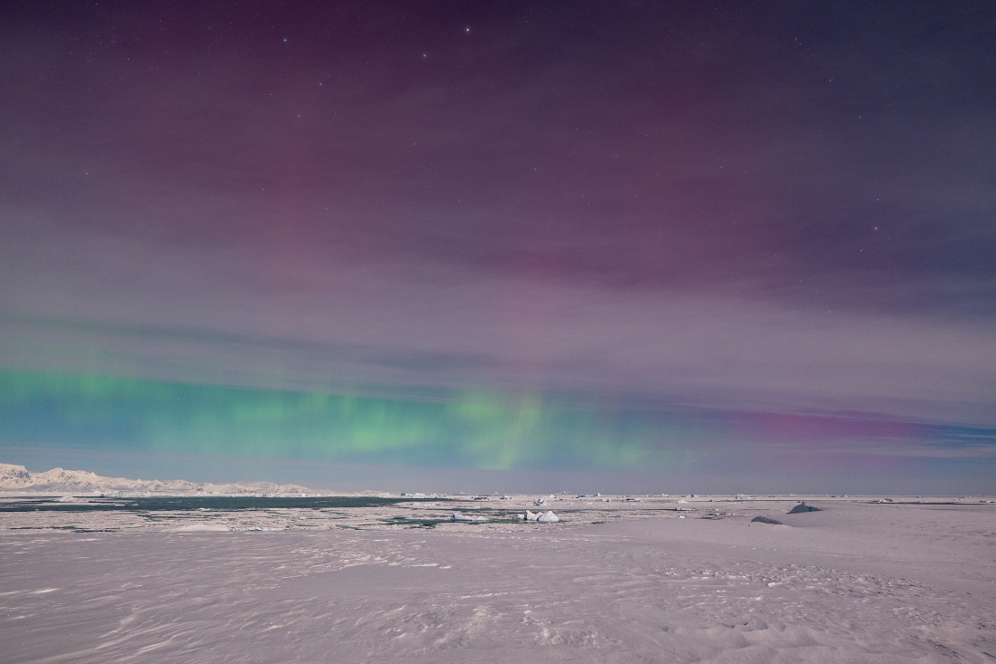 Українські полярники "зловили" рідкісне південне полярне сяйво: неймовірні кадри