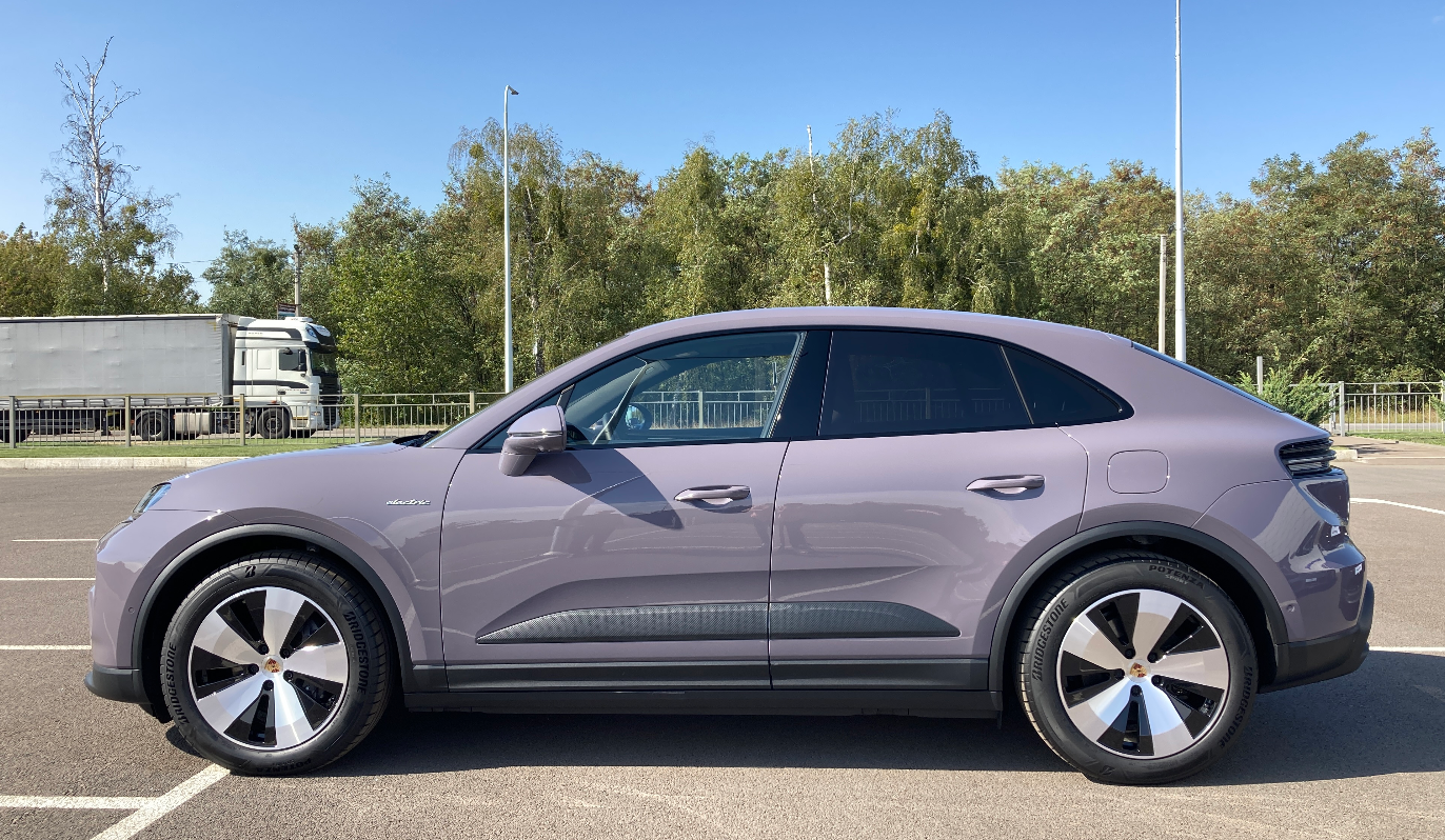 В Україні презентували електричний кросовер Porsche Macan: названо ціни та технічні подробиці