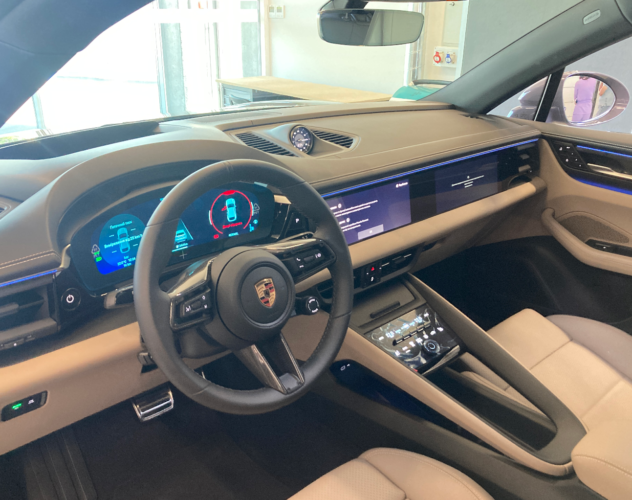 В Україні презентували електричний кросовер Porsche Macan: названо ціни та технічні подробиці