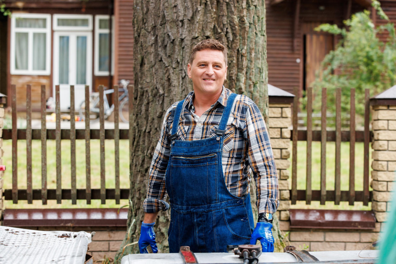 Відомий актор вперше висловився про роман з молодою обраницею: "Це моє право"