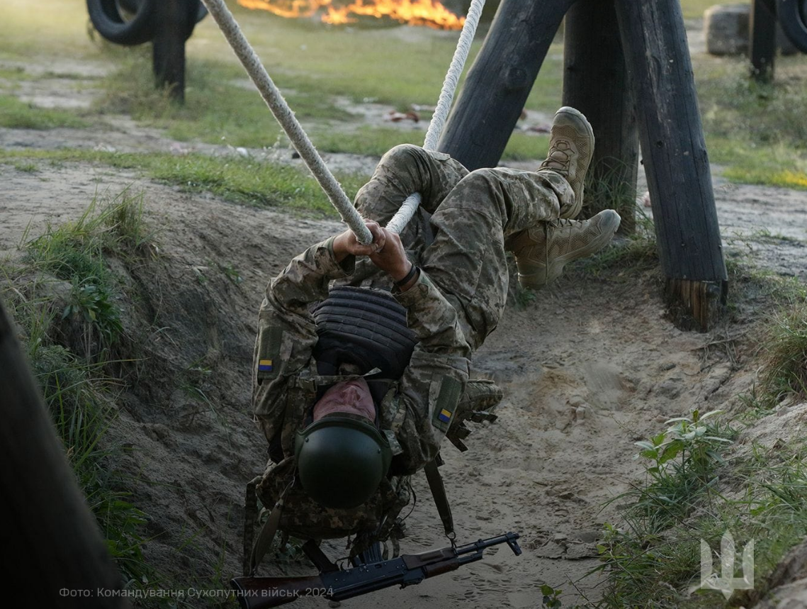 Ловушки, растяжки, колючая проволока. Как украинских военных готовят к боевым задачам