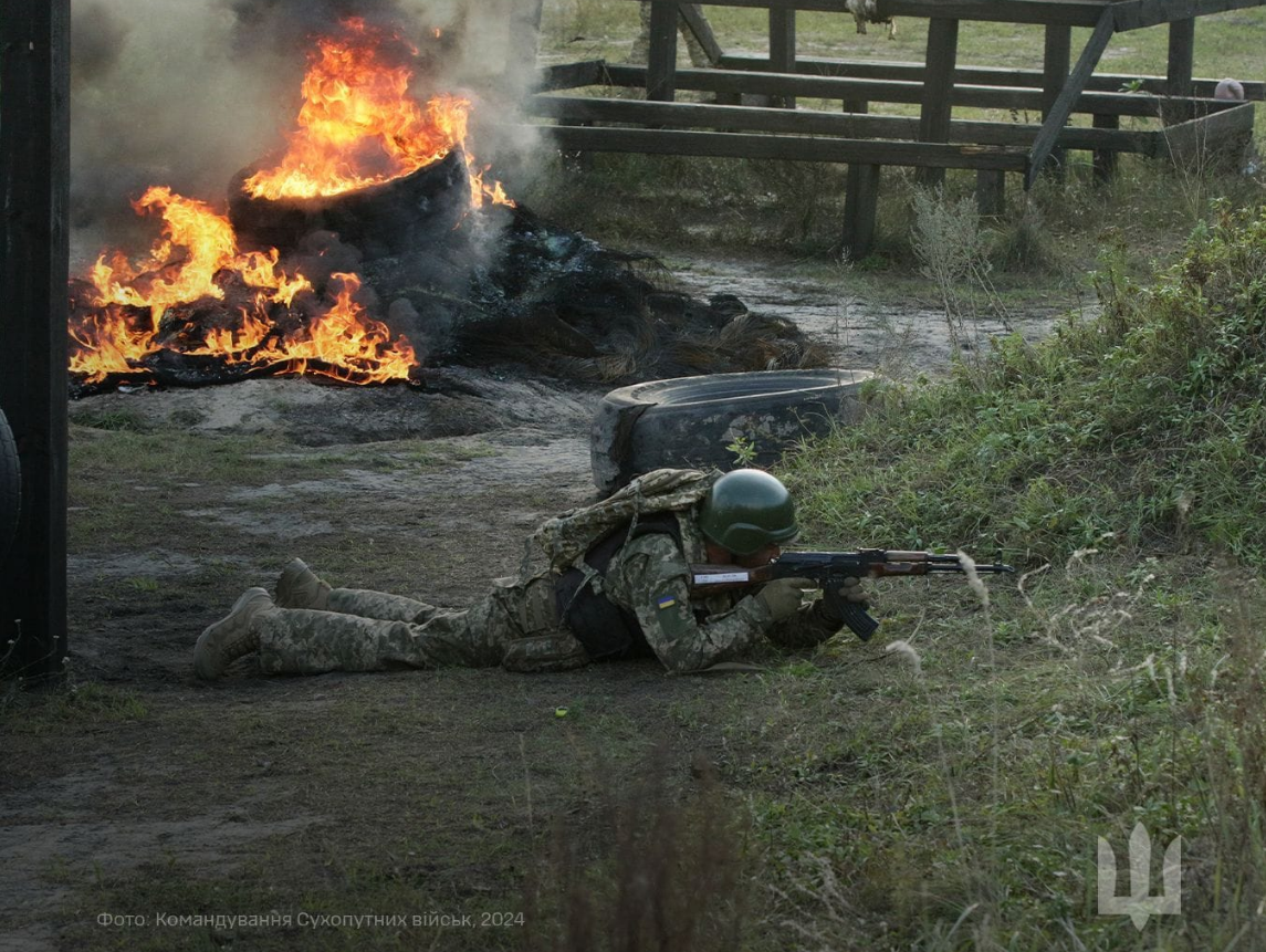 Ловушки, растяжки, колючая проволока. Как украинских военных готовят к боевым задачам