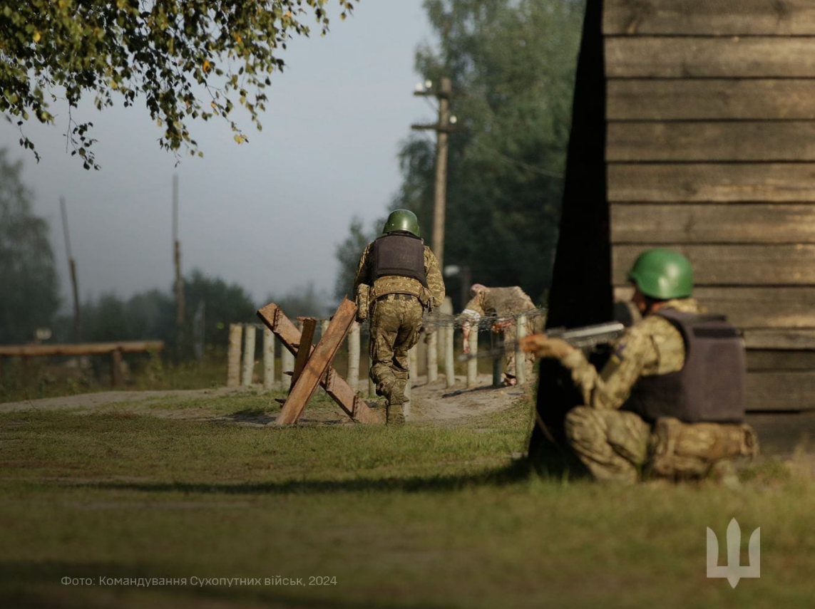 Ловушки, растяжки, колючая проволока. Как украинских военных готовят к боевым задачам