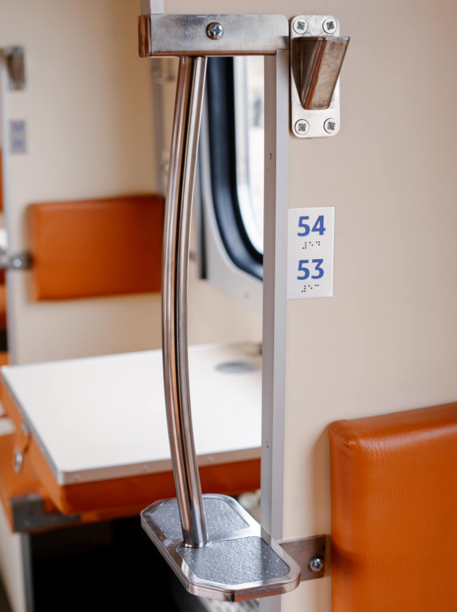 Type-C і кондиціонер у плацкарті. УЗ показала оновлені вагони, в яких вже можна їздити