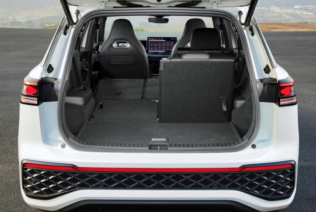 Кросовер Volkswagen Tayron вийшов на ринок Європи: опубліковані ціни та характеристики