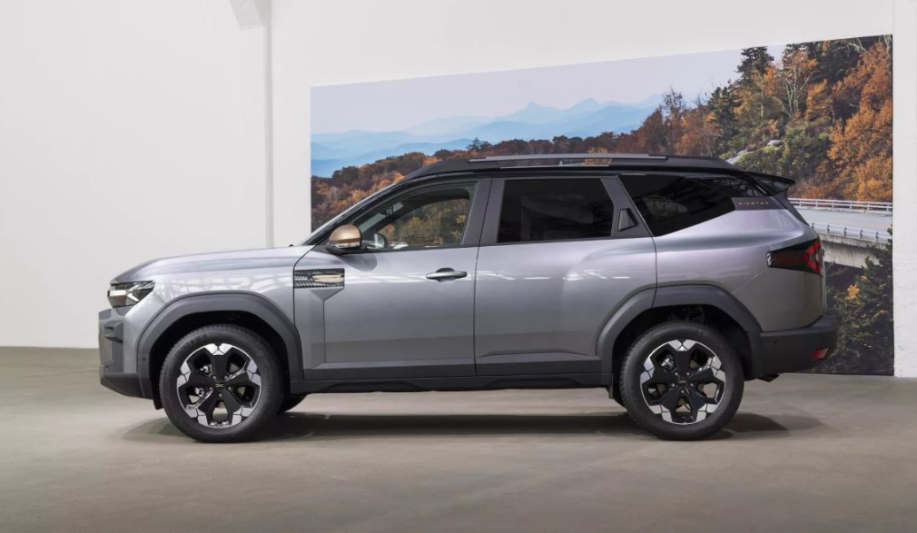 Больше и лучше Duster: Dacia представила полноразмерный кроссовер Bigster