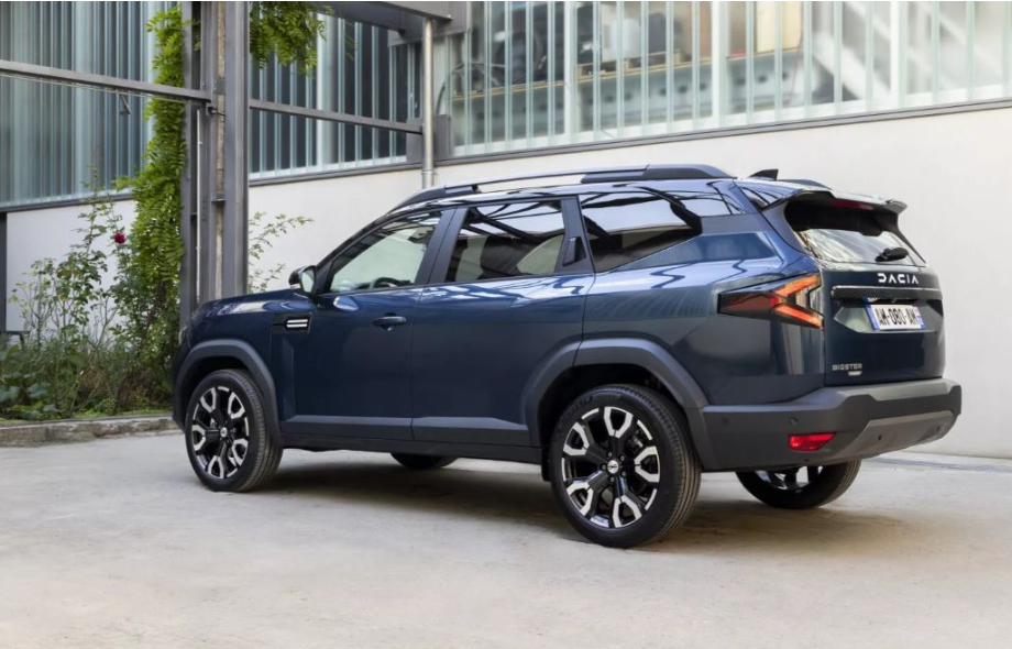 Больше и лучше Duster: Dacia представила полноразмерный кроссовер Bigster