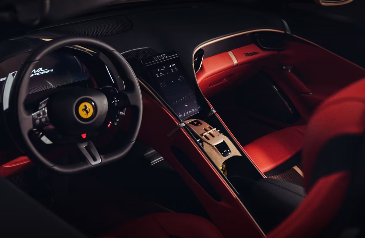 З салоном із гуми, піску та дерева: незвичний кабріолет Ferrari Roma Spider представили офіційно