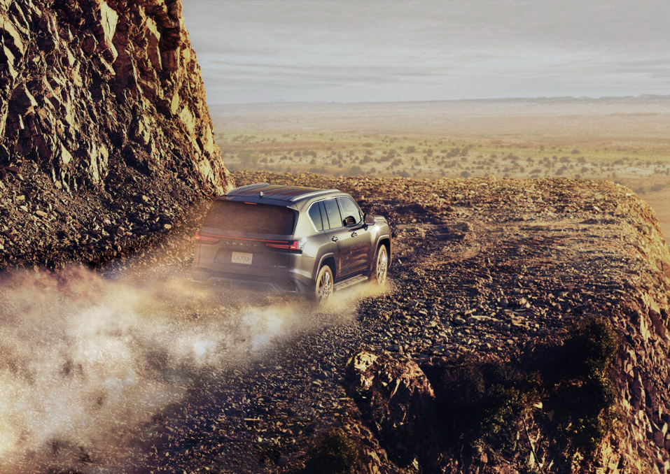 Найдорожчий позашляховик Lexus перетворили на гібрид: розкрито характеристики авто