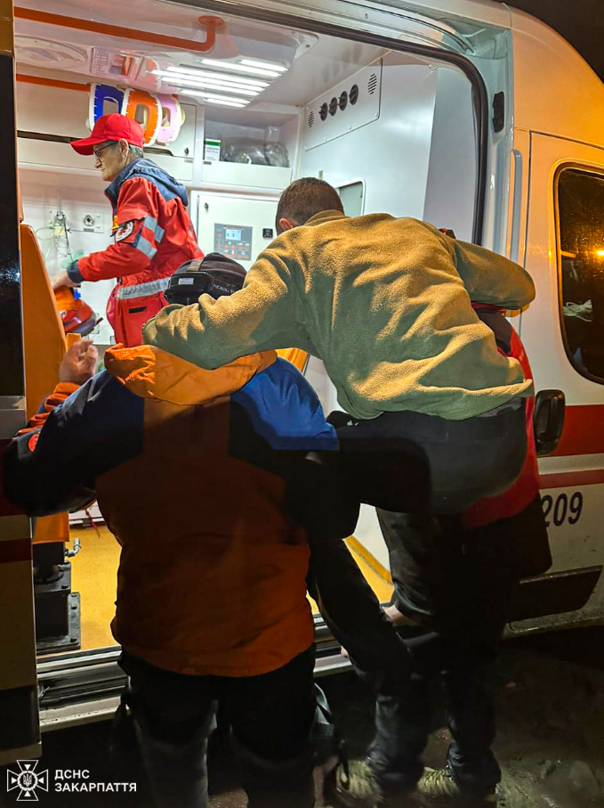 Блукав у горах 10 днів. У ДСНС розповіли неймовірну історію порятунку туриста (фото)