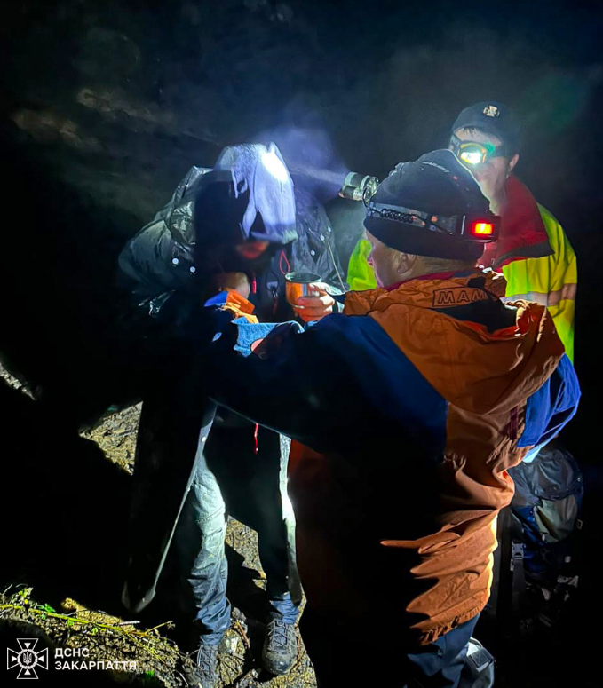 Блукав у горах 10 днів. У ДСНС розповіли неймовірну історію порятунку туриста (фото)