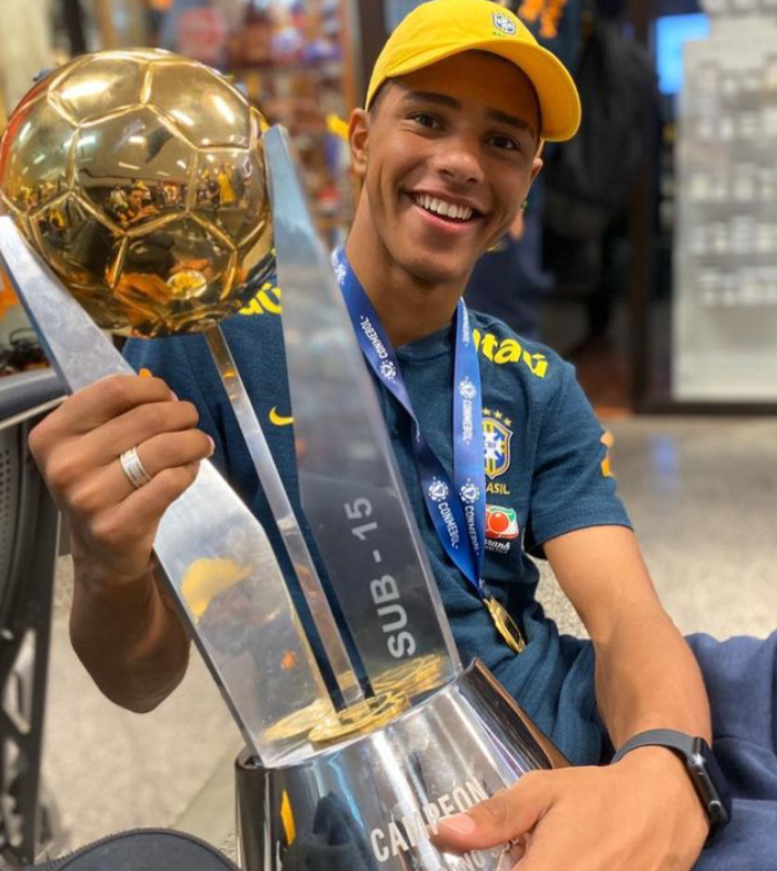 "Нагуляла" від кур'єра. Дівчина зірки "Шахтаря" народила від іншого, а правду розкрив ДНК-тест