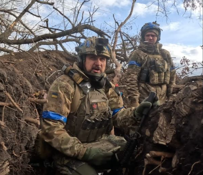 Пошел на фронт ради мести россиянам. Где сейчас режиссер и военный Олег Сенцов