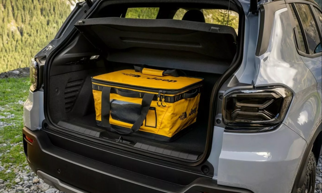 Гібридний кросовер Jeep Avenger 4xe отримав повний привід і "модну" версію: подробиці