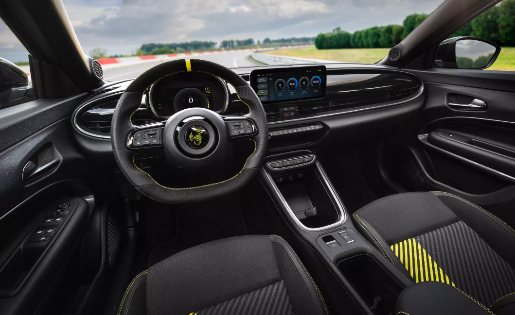 Найпотужніший в історії: Abarth представив електричний кросовер 600e одразу у двох варіантах