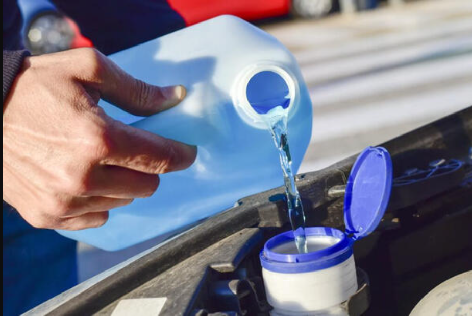 Як зробити незамерзаючу рідину для омивача авто своїми руками: подробиці