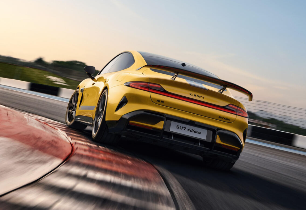Від виробника смартфонів: надшвидкий електричний суперкар Xiaomi розкрив ціни та характеристики