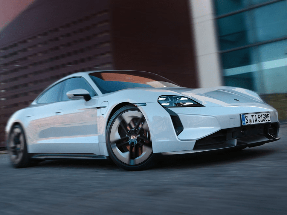 Dior, Porsche і годинники на 100 тисяч доларів: що Роналду подарував Джорджині на заручини